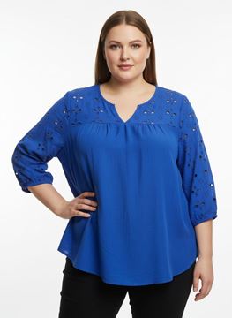 Immagine di CURVY GIRL WITH CUT OUT LACE